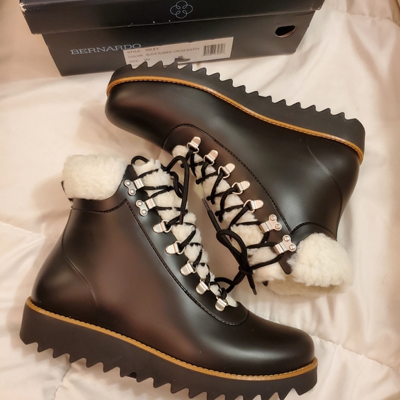 16728845_77?w=400 Bernardo Wiley Sherpa Rain/Snow Boots - black